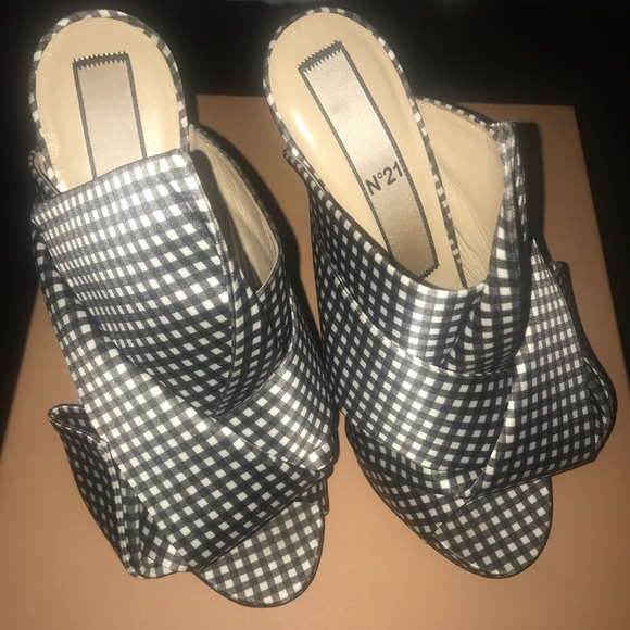 No. 21 Shoes - No 21 Black & white sandal